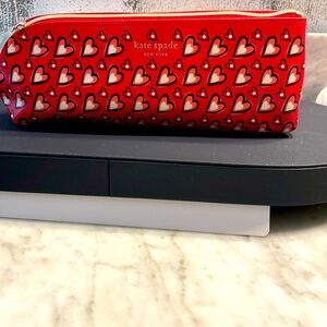 New without tags. Kate Spade makeup bag.